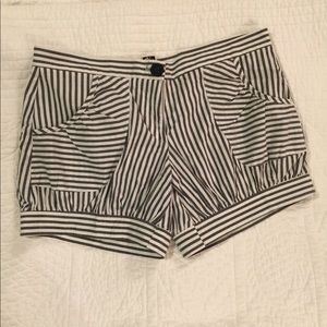 Boutique puff shorts